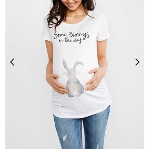 Motherhood Maternity
SOME BUNNY'S ON THE WAY MATERNITY GRAPHIC TEE